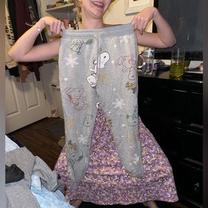 cute christmas peanut sweat pants size small 3-5